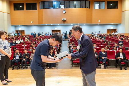 개교 77주년 기념식 연구우수상 문준호 교수님